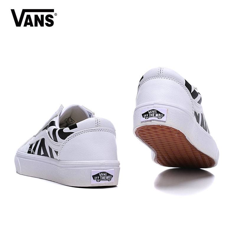 Les baskets Vans Femme se distinguent par leur style intemporel et leur esprit californien décontracté, faisant d’elles un symbole de liberté et d’individualité.