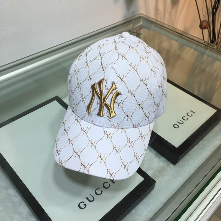 Les casquettes New Era unisexe sont une référence.
incontournable pour ceux qui recherchent un accessoire à la fois tendance et fonctionnel.
En plus, leur design emblématique, associé à des matériaux de qualité.