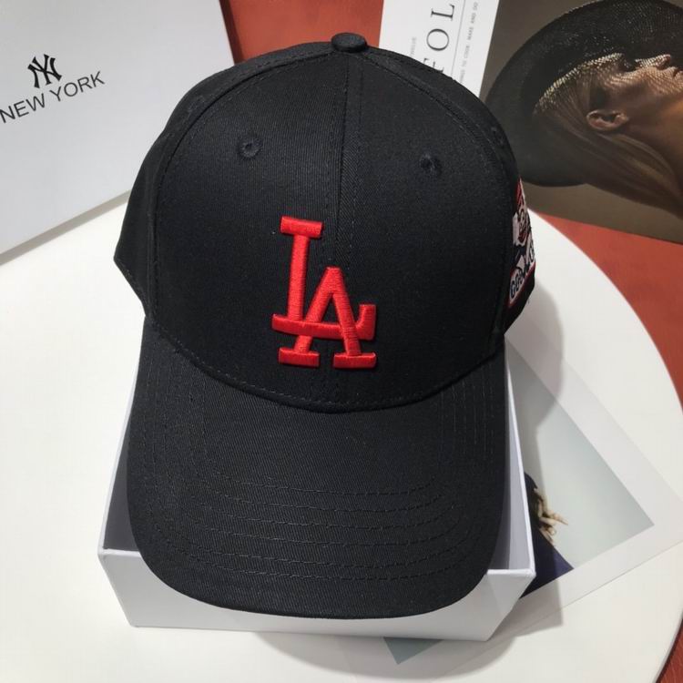 Les casquettes New Era unisexe sont une référence.
incontournable pour ceux qui recherchent un accessoire à la fois tendance et fonctionnel.
En plus, leur design emblématique, associé à des matériaux de qualité.
