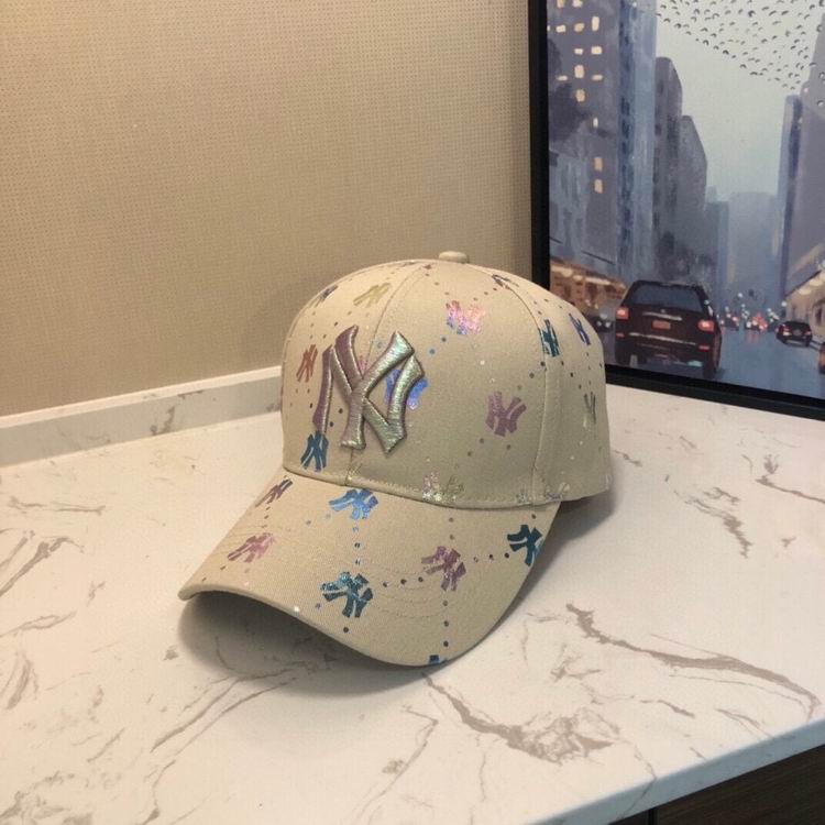 Les casquettes New Era unisexe sont une référence.
incontournable pour ceux qui recherchent un accessoire à la fois tendance et fonctionnel.