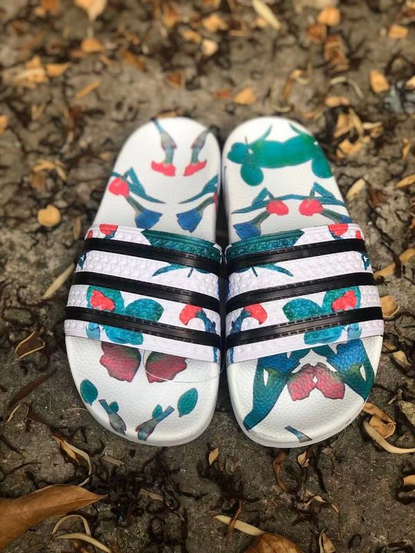 Les sandales claquettes Adidas sont un incontournable pour ceux qui recherchent un mélange parfait entre confort et style décontracté.