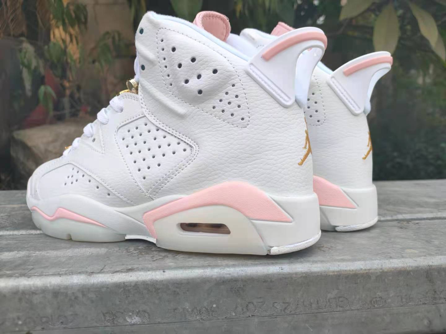 Les baskets Air Jordan 3 Triple White Femme permettent de personnaliser votre style tout en bénéficiant d’un confort supérieur.les Air Jordan 3 Triple.