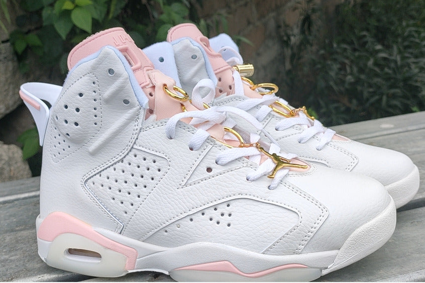 Les baskets Air Jordan 3 Triple White Femme permettent de personnaliser votre style tout en bénéficiant d’un confort supérieur.les Air Jordan 3 Triple.