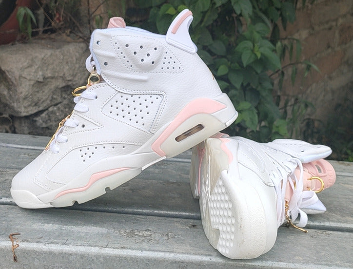 Les baskets Air Jordan 3 Triple White Femme permettent de personnaliser votre style tout en bénéficiant d’un confort supérieur.les Air Jordan 3 Triple.