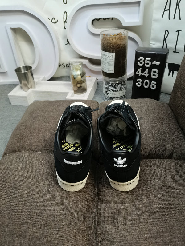 Les baskets Adidas Superstar Femme, emblématiques et intemporelles, ont été un symbole de style et de culture depuis leur lancement en 1969.