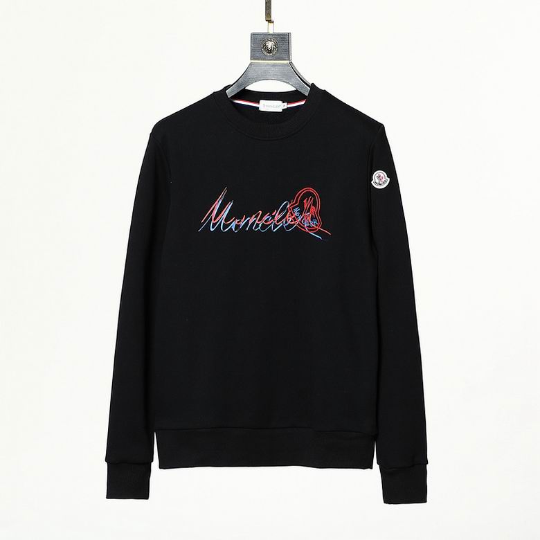 Le sweat Moncler combine élégance et confort. Son design raffiné et ses matériaux haut de gamme en font un choix incontournable pour les amateurs de mode.