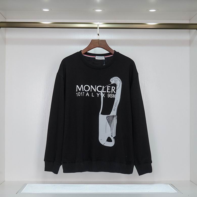 Le sweat Moncler combine élégance et confort. Son design raffiné et ses matériaux haut de gamme en font un choix incontournable pour les amateurs de mode.