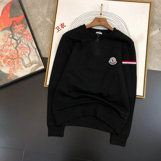 Le sweat Moncler combine élégance et confort. Son design raffiné et ses matériaux haut de gamme en font un choix incontournable pour les amateurs de mode.
