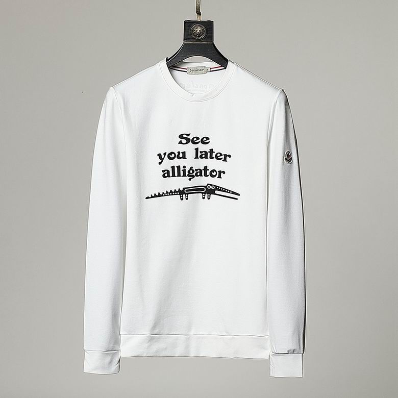 Le sweat Moncler combine élégance et confort. Son design raffiné et ses matériaux haut de gamme en font un choix incontournable pour les amateurs de mode.