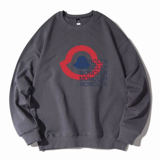 Le sweat Moncler combine élégance et confort. Son design raffiné et ses matériaux haut de gamme en font un choix incontournable pour les amateurs de mode.