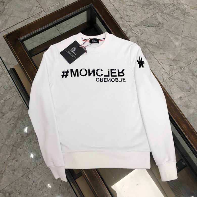 Le sweat Moncler combine élégance et confort. Son design raffiné et ses matériaux haut de gamme en font un choix incontournable pour les amateurs de mode.