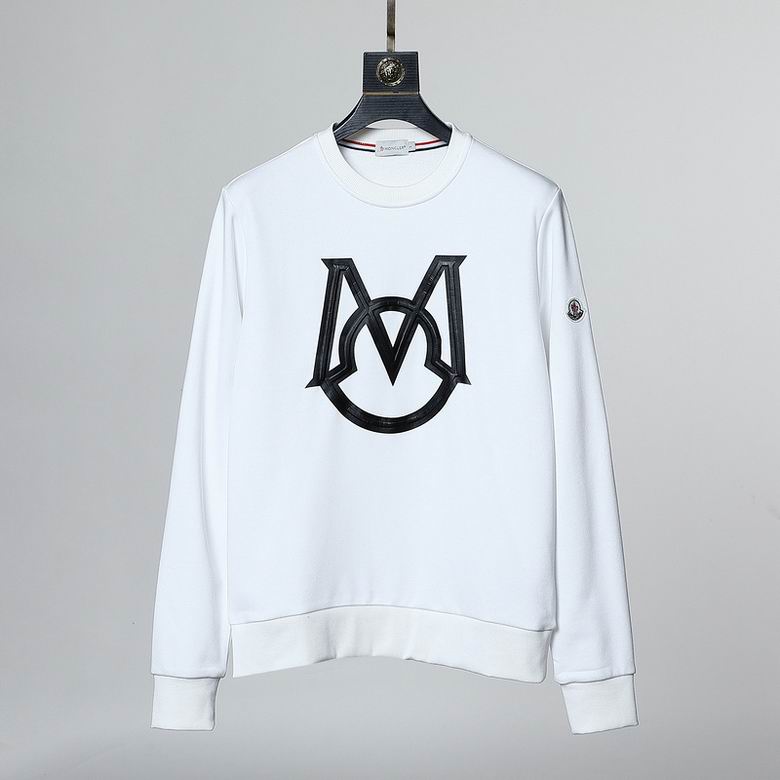 Le sweat Moncler combine élégance et confort. Son design raffiné et ses matériaux haut de gamme en font un choix incontournable pour les amateurs de mode.