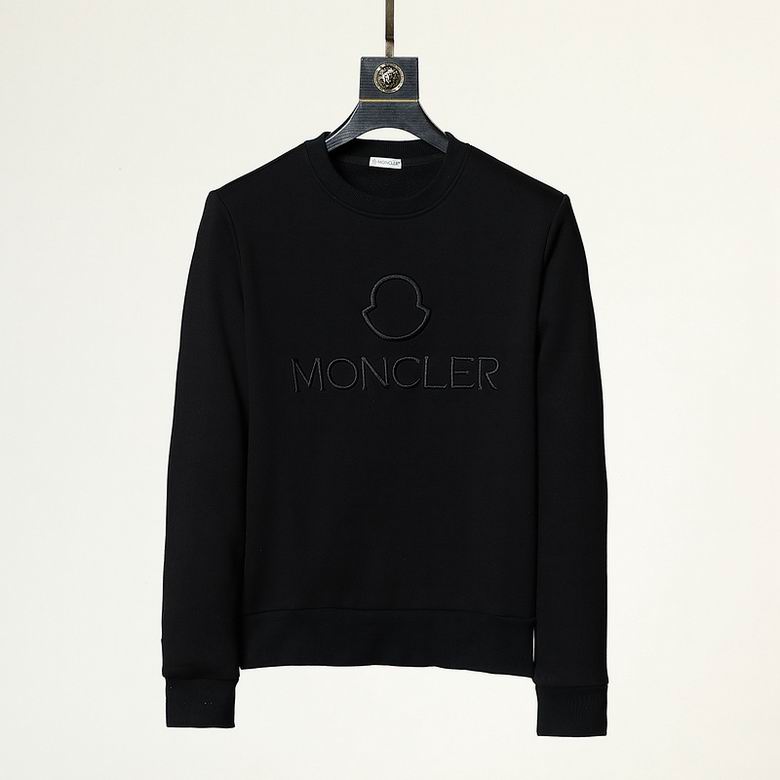 Le sweat Moncler combine élégance et confort. Son design raffiné et ses matériaux haut de gamme en font un choix incontournable pour les amateurs de mode.