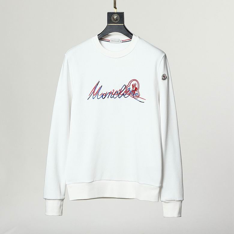 Le sweat Moncler combine élégance et confort. Son design raffiné et ses matériaux haut de gamme en font un choix incontournable pour les amateurs de mode.