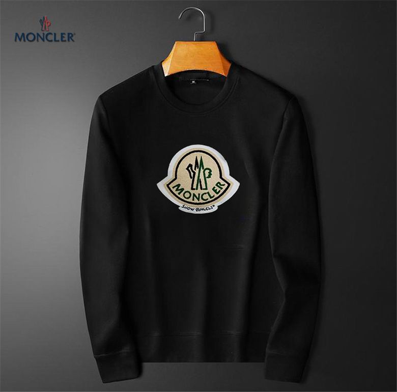 Le sweat Moncler combine élégance et confort. Son design raffiné et ses matériaux haut de gamme en font un choix incontournable pour les amateurs de mode.