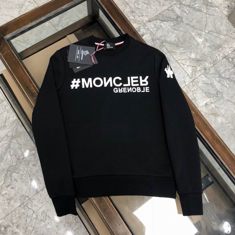 Le sweat Moncler combine élégance et confort. Son design raffiné et ses matériaux haut de gamme en font un choix incontournable pour les amateurs de mode.