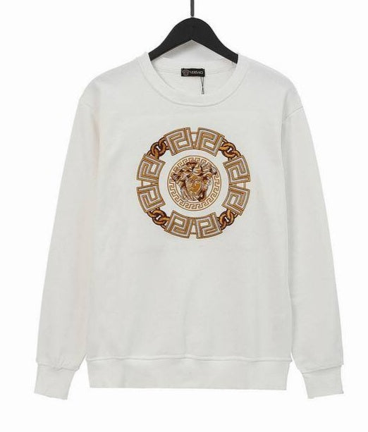 Le sweat Versace allie performance et style.