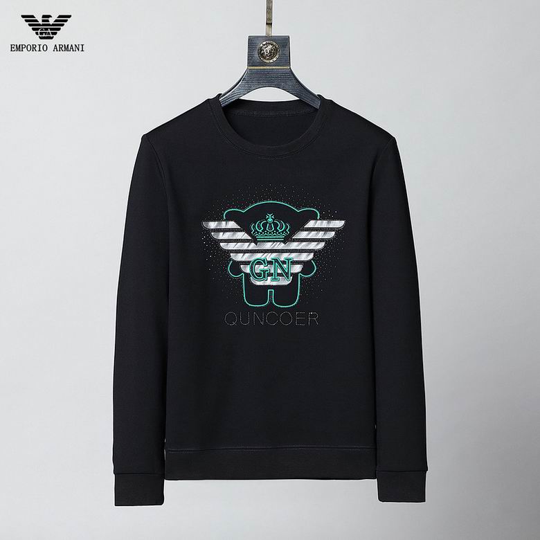 Le Sweat Armani Homme allie élégance et modernité.