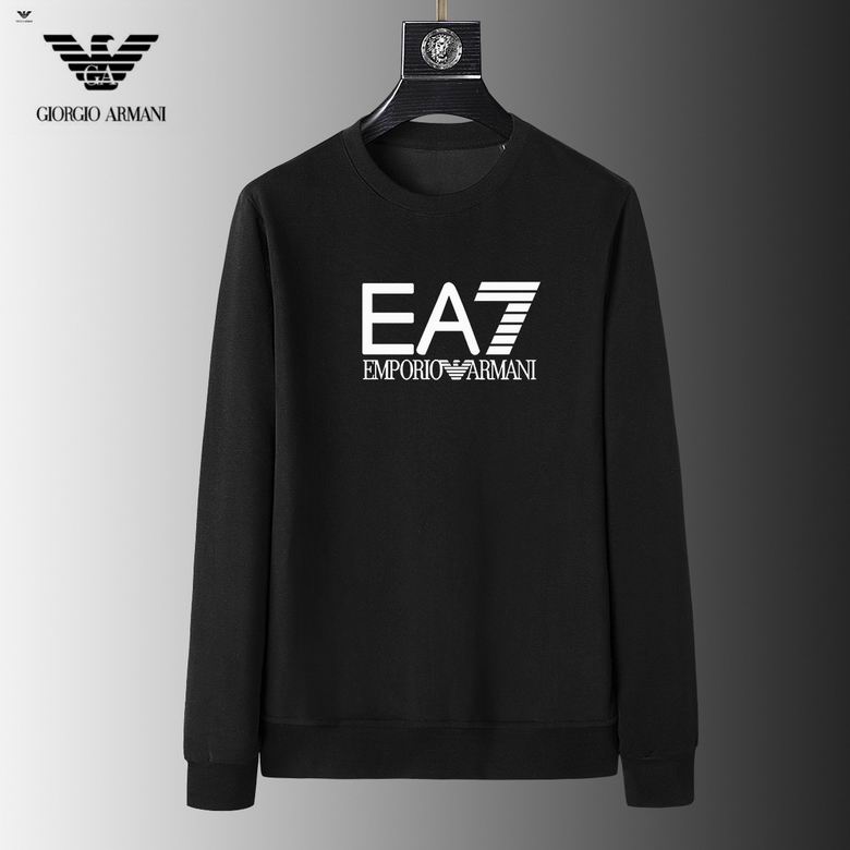 Le Sweat Armani Homme allie élégance et modernité.