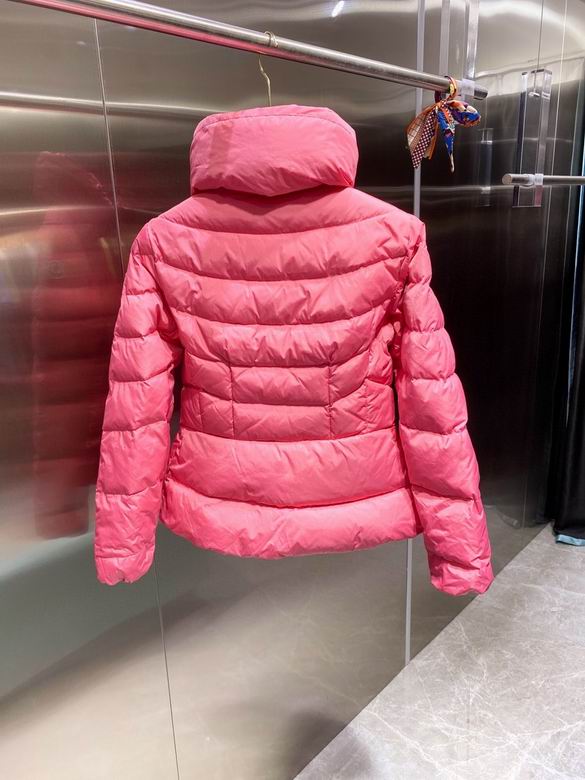 Les doudounes manteau Moncler Femme, ainsi que les Moncler Femme, incarnent un style et un raffinement incomparables.