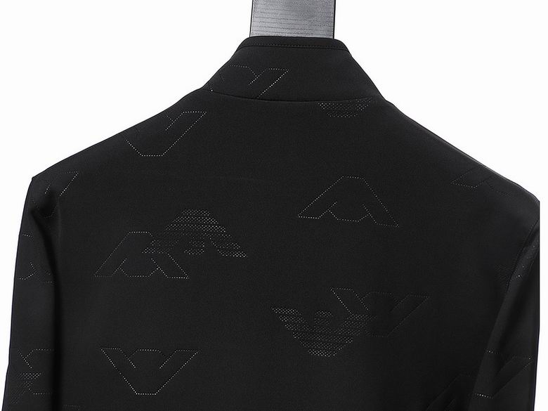Les vestes Armani allient élégance et modernité. Leur design sophistiqué et leurs matériaux haut de gamme en font un choix incontournable.pas cher. Le moins cher.