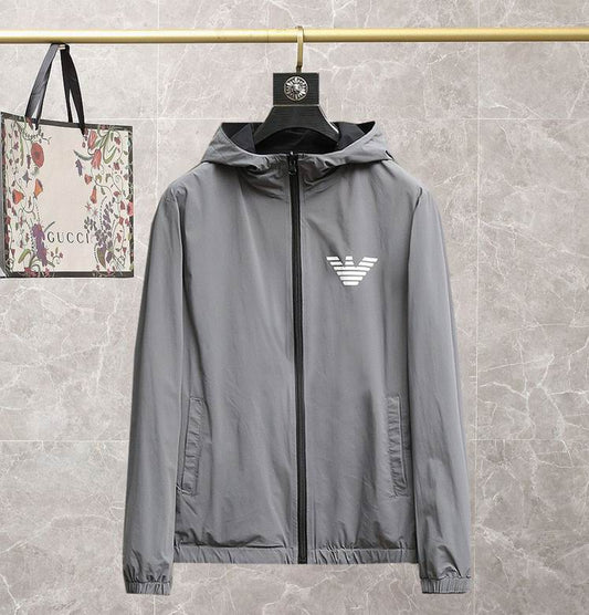 Les vestes Armani allient élégance et modernité. Leur design sophistiqué et leurs matériaux haut de gamme en font un choix incontournable.pas cher. Le moins cher.