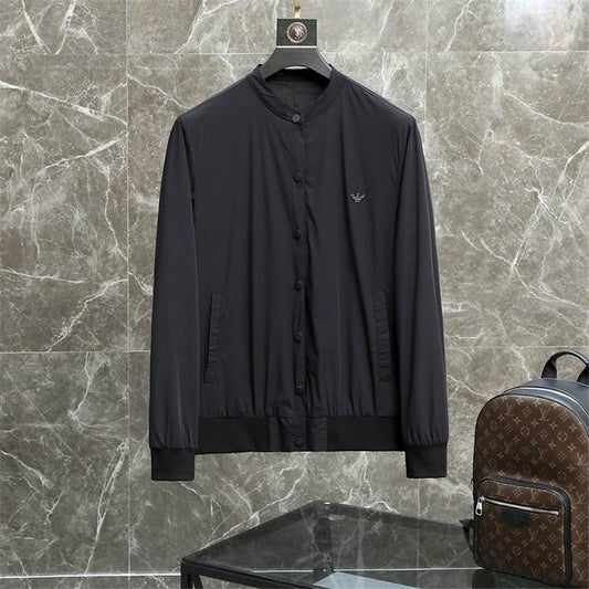 Les vestes Armani allient élégance et modernité. Leur design sophistiqué et leurs matériaux haut de gamme en font un choix incontournable.pas cher. Le moins cher.