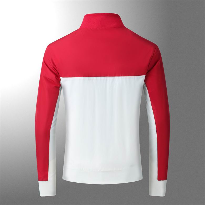 Les vestes Lacoste allient élégance et sportivité. Leur design épuré et leurs matériaux de qualité en font un choix incontournable.pas cher. Le moins cher.