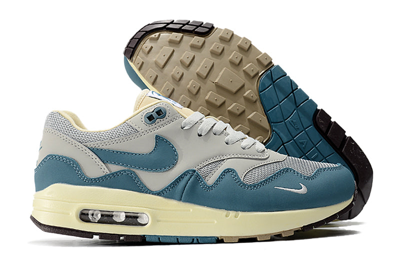 Les baskets Nike Air Max 1 Femme incarnent l’héritage emblématique de la marque Nike, combinant un design intemporel avec des touches modernes.
