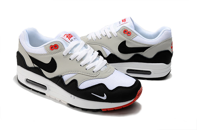 Les baskets Nike Air Max 1 Femme incarnent l’héritage emblématique de la marque Nike, combinant un design intemporel avec des touches modernes.