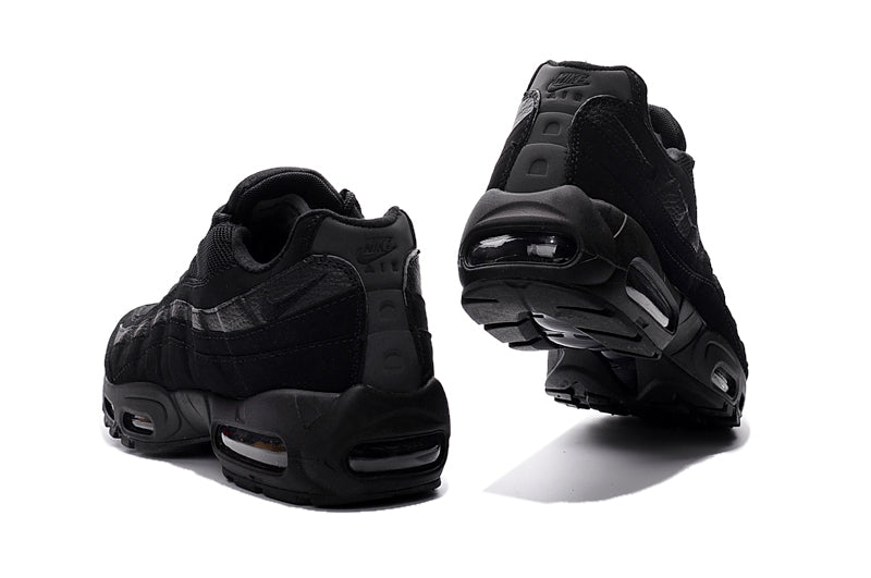 Les baskets Nike Air Max 95 Femme incarnent parfaitement l'évolution emblématique de la ligne Nike.