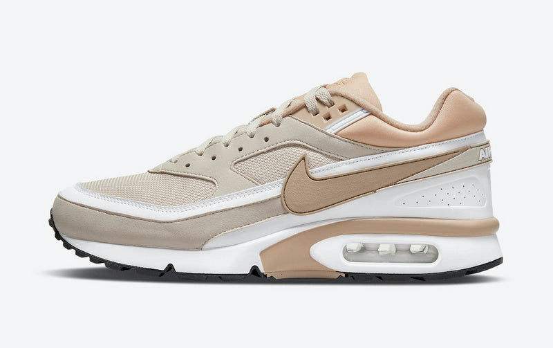 Les baskets Nike Air Max BW Femme, aussi connues sous le nom de "Big Window" en raison de leur bulle d'air plus large, incarnent un style iconique qui traverse les décennies.