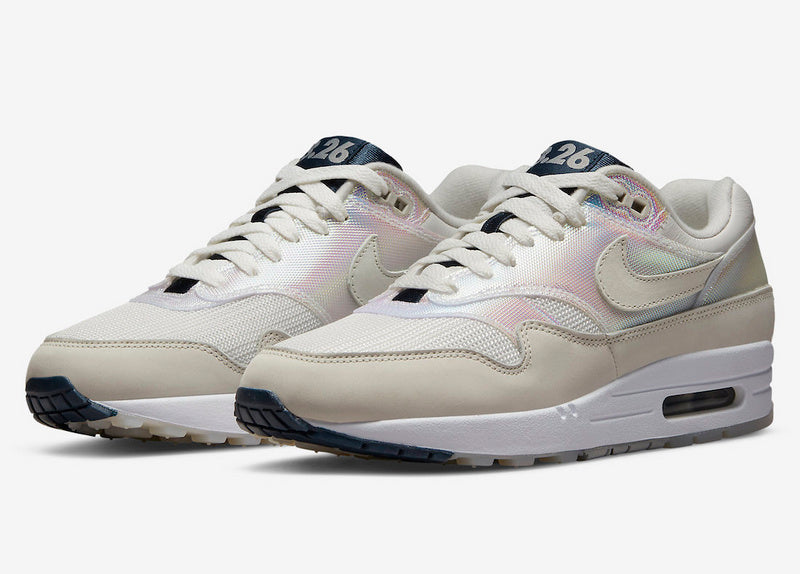Les baskets Nike Air Max 1 Femme incarnent l’héritage emblématique de la marque Nike, combinant un design intemporel avec des touches modernes.