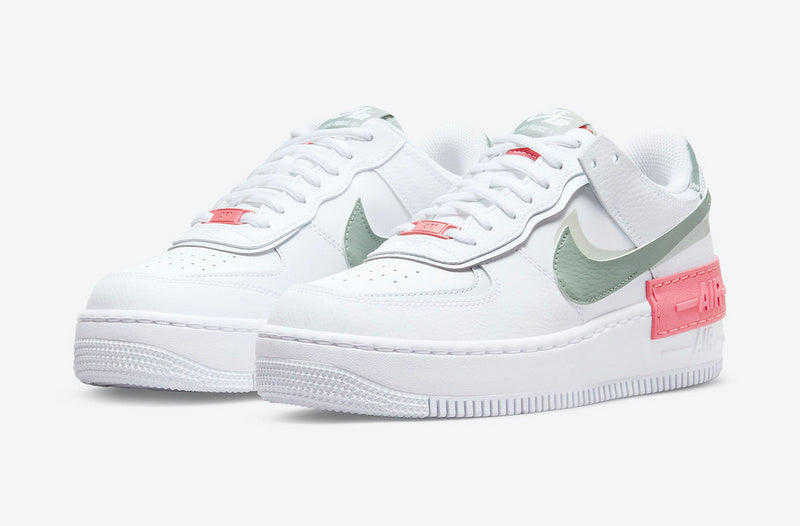 Les Nike Air Force 1 Shadow Femme sont disponibles dans une gamme de coloris variés pour s'adapter à tous les styles.