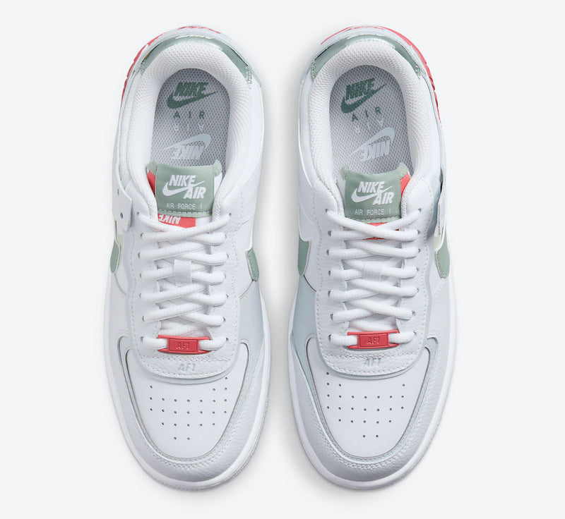 Les Nike Air Force 1 Shadow Femme sont disponibles dans une gamme de coloris variés pour s'adapter à tous les styles.