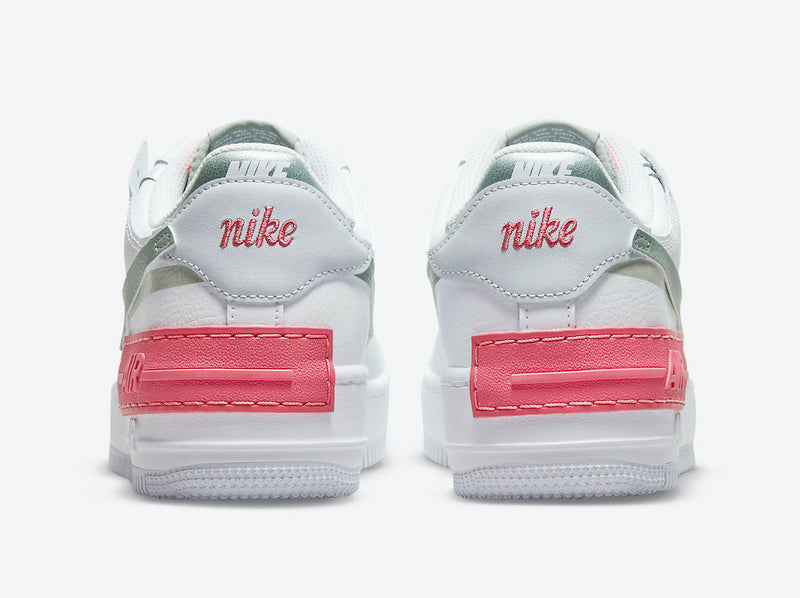 Les Nike Air Force 1 Shadow Femme sont disponibles dans une gamme de coloris variés pour s'adapter à tous les styles.