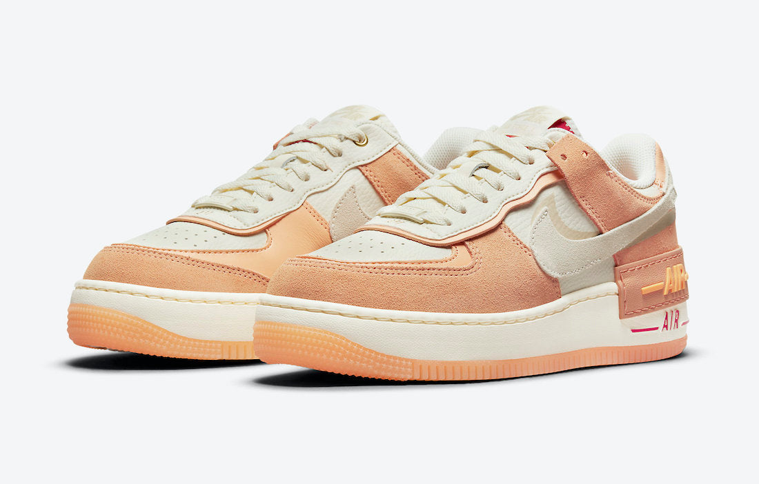 Les Nike Air Force 1 Shadow Femme sont disponibles dans une gamme de coloris variés pour s'adapter à tous les styles.