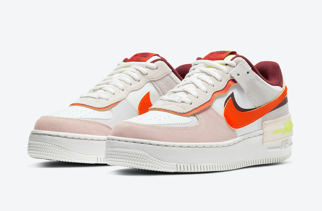 Les Nike Air Force 1 Shadow Femme sont disponibles dans une gamme de coloris variés pour s'adapter à tous les styles.