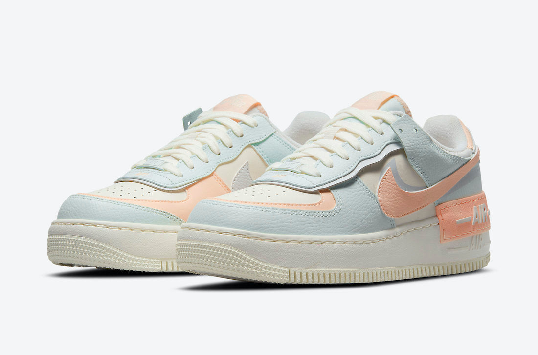 Les Nike Air Force 1 Shadow Femme sont disponibles dans une gamme de coloris variés pour s'adapter à tous les styles.