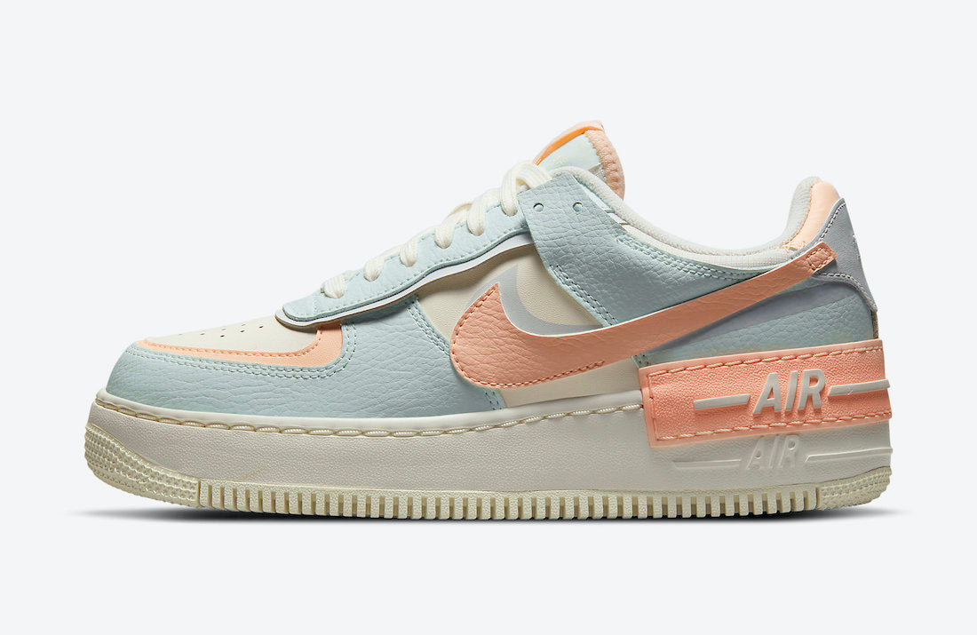 Les Nike Air Force 1 Shadow Femme sont disponibles dans une gamme de coloris variés pour s'adapter à tous les styles.