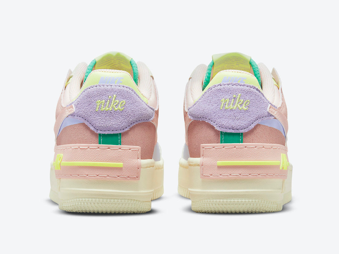 Les Nike Air Force 1 Shadow Femme sont disponibles dans une gamme de coloris variés pour s'adapter à tous les styles.