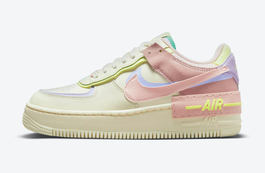 Les Nike Air Force 1 Shadow Femme sont disponibles dans une gamme de coloris variés pour s'adapter à tous les styles.