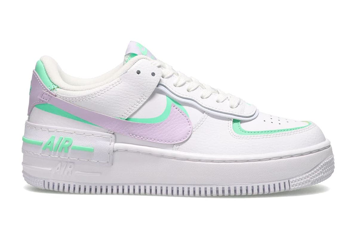 Les Nike Air Force 1 Shadow Femme sont disponibles dans une gamme de coloris variés pour s'adapter à tous les styles.