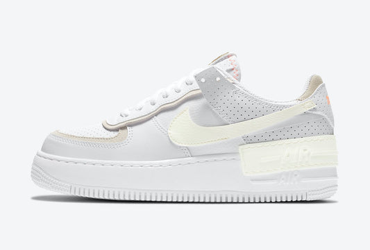 Les Nike Air Force 1 Shadow Femme sont disponibles dans une gamme de coloris variés pour s'adapter à tous les styles.