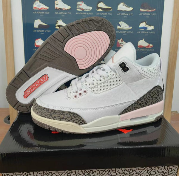 Les baskets Air Jordan 3 Triple White Femme permettent de personnaliser votre style tout en bénéficiant d’un confort supérieur.les Air Jordan 3 Triple.