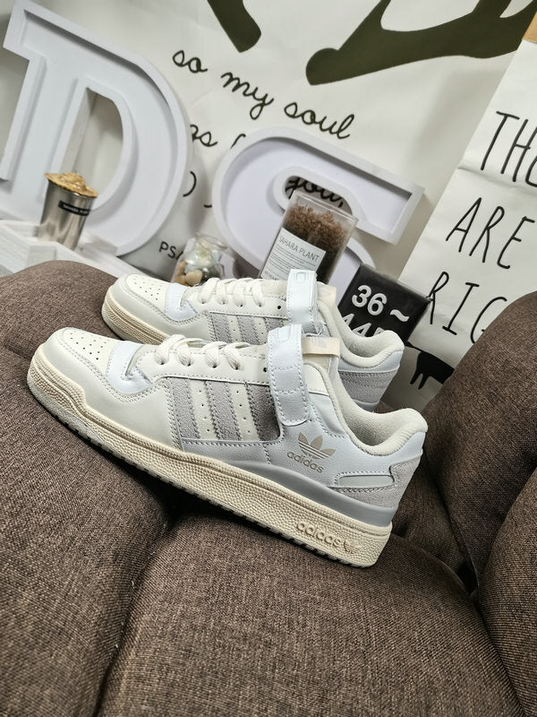 Les baskets Adidas Forum 84 Low "Orbit Grey" Femme combinent performance et style de manière exceptionnelle.