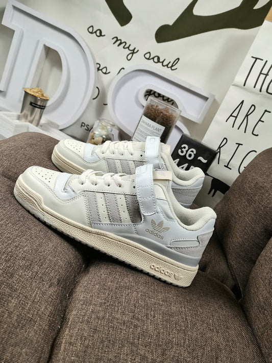 Les baskets Adidas Forum 84 Low "Orbit Grey" Femme combinent performance et style de manière exceptionnelle.