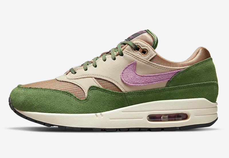Les baskets Nike Air Max 1 Femme incarnent l’héritage emblématique de la marque Nike, combinant un design intemporel avec des touches modernes.