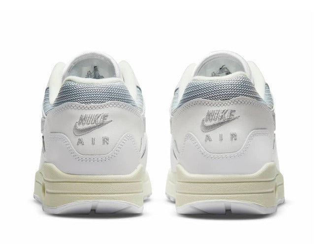 Les baskets Nike Air Max 1 Femme incarnent l’héritage emblématique de la marque Nike, combinant un design intemporel avec des touches modernes.