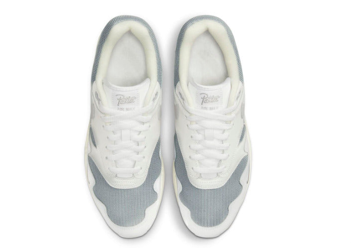 Les baskets Nike Air Max 1 Femme incarnent l’héritage emblématique de la marque Nike, combinant un design intemporel avec des touches modernes.